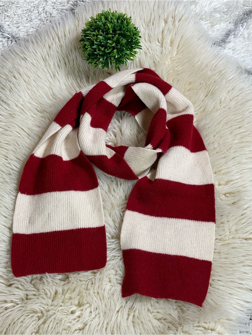 GAP 100% lambwool Red and Cream Wide Striped Knit Scarf